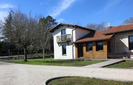 G&icirc;te n&deg;G2290 Belin-B&eacute;liet - Gironde - G&icirc;te &agrave; proximit&eacute; de la D1010 14 Km du lac de Hostens