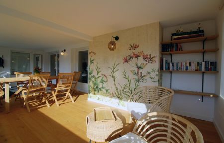 jardin d'hiver avec espace repas et coin détente bibliothèque ouvrant sur le jardin City Break n°G5042 Arcachon - Gironde - jardin d'hiver avec espace repas et coin détente bibliothèque ouvrant sur le jardin