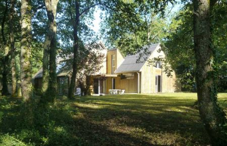 Maison contemporaine en bois située dans un vaste parc privé planté de chènes et cloturé
Gîte n°10598 Orist - Landes - Maison contemporaine en bois située dans un vaste parc privé planté de chènes et cloturé