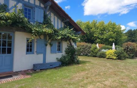 G&icirc;te n&deg;20331 Laluque - Landes - fa&ccedil;ade principale, piscine derriere les buissons