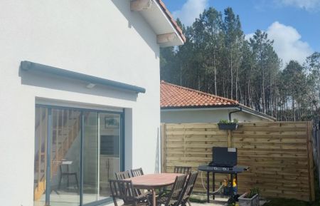 G&icirc;te n&deg;10688 Lit-et-Mixe - Landes - coin terrasse store &eacute;lectrique et Plancha