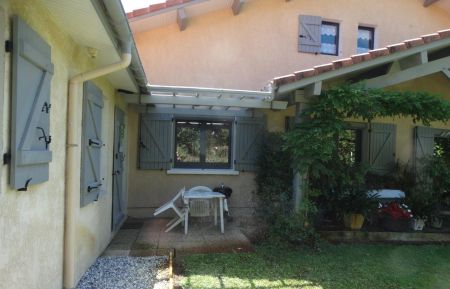 G&icirc;te n&deg;10785 Saint-Julien-en-Born - Landes - entr&eacute;e , terrasse c&ocirc;t&eacute; nord ombrag&eacute;e et couverte pour profiter m&ecirc;me les jours maussades et pour les amateurs d'ombre